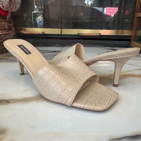 Nine West Women’s Croco Embossed Beige Mules Slides Heels Pumps Size 9.5 - Picture 1 of 9